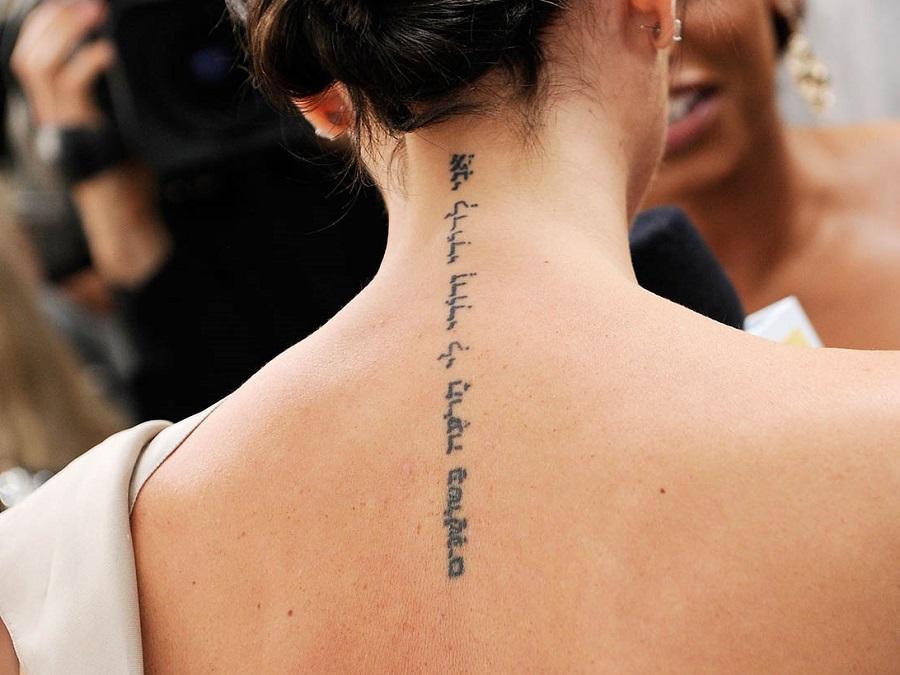 tatuaggio scritta schiena